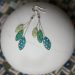 Boucles d'oreilles pendantes aux trois perles vertes sur argent 925, collection Arolle