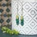 Boucles d'oreilles pendantes aux trois perles vertes sur argent 925, collection Arolle