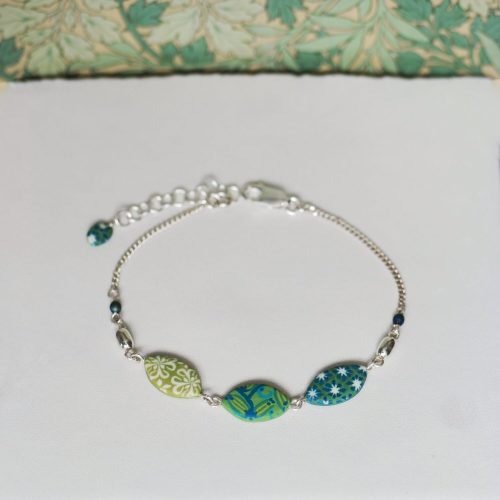 Bracelet fin en argent 925 et trois perles vertes, collection Arolle