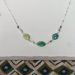 Collier argent perles vertes (1) Collier ras-du cou en argent 925 et perles au dégradé de verts, collection Arolle